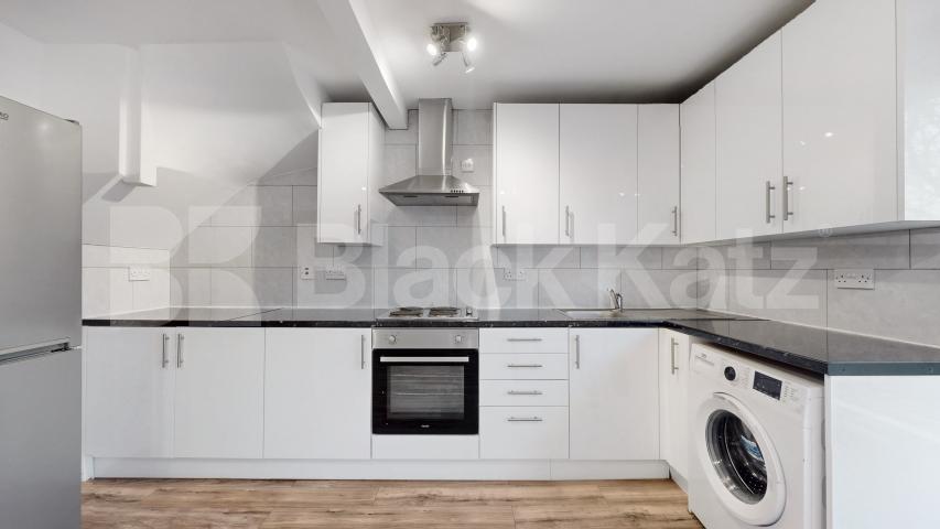 Newly refurbished split level 2 bedroom on the borders of Camden & Holloway Camden Road , Holloway / Caledonian Road